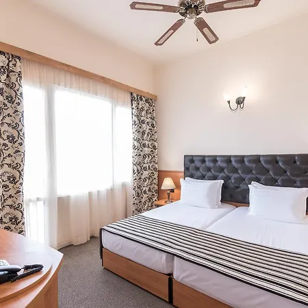 Hotel Lotus Family - Free Parking 3*
